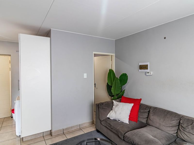 Charming and Welcoming Living with Comfort and Convenience for Everyday Life!!! - Photo 4