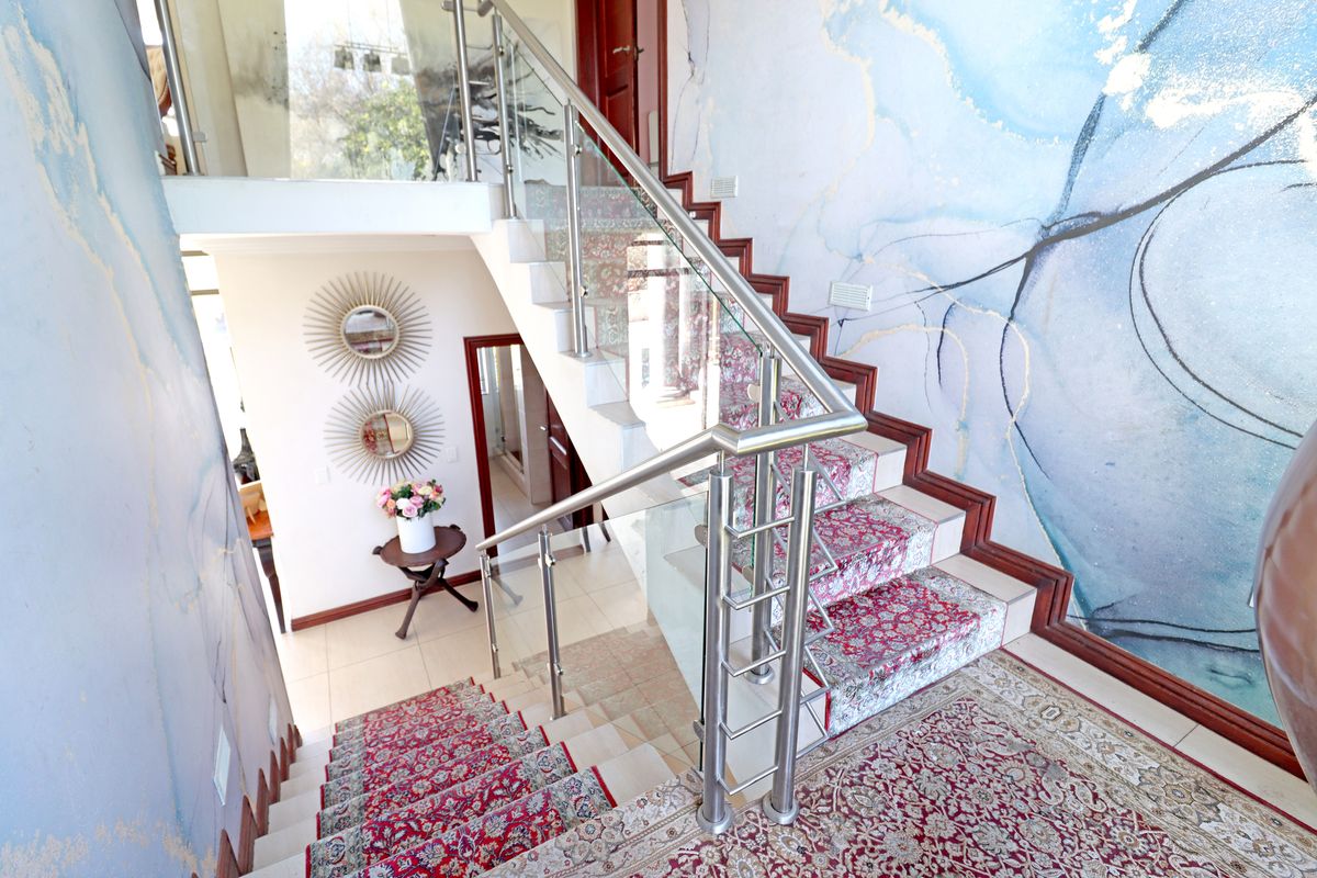 Designed for Effortless Living, Defined by Architectural Distinction - Photo 5