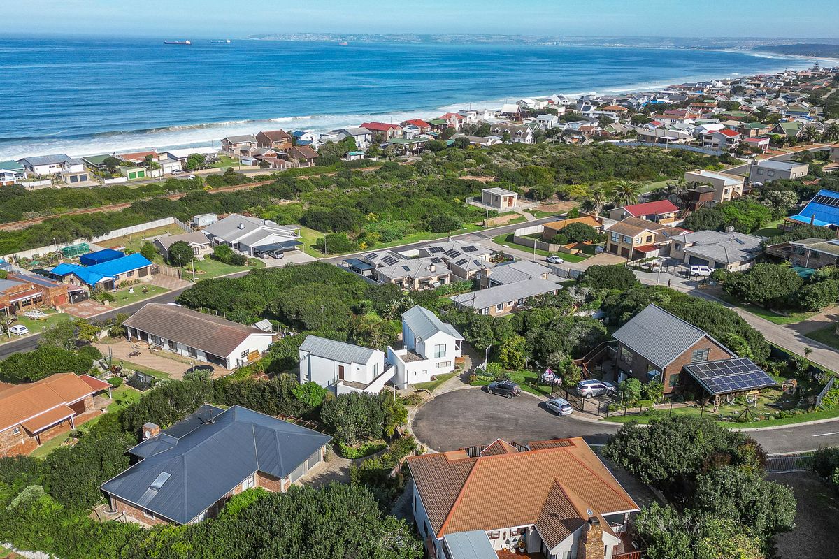 Duet, situated in a quiet cul-de-sac, boasts an ocean view. - Photo 4