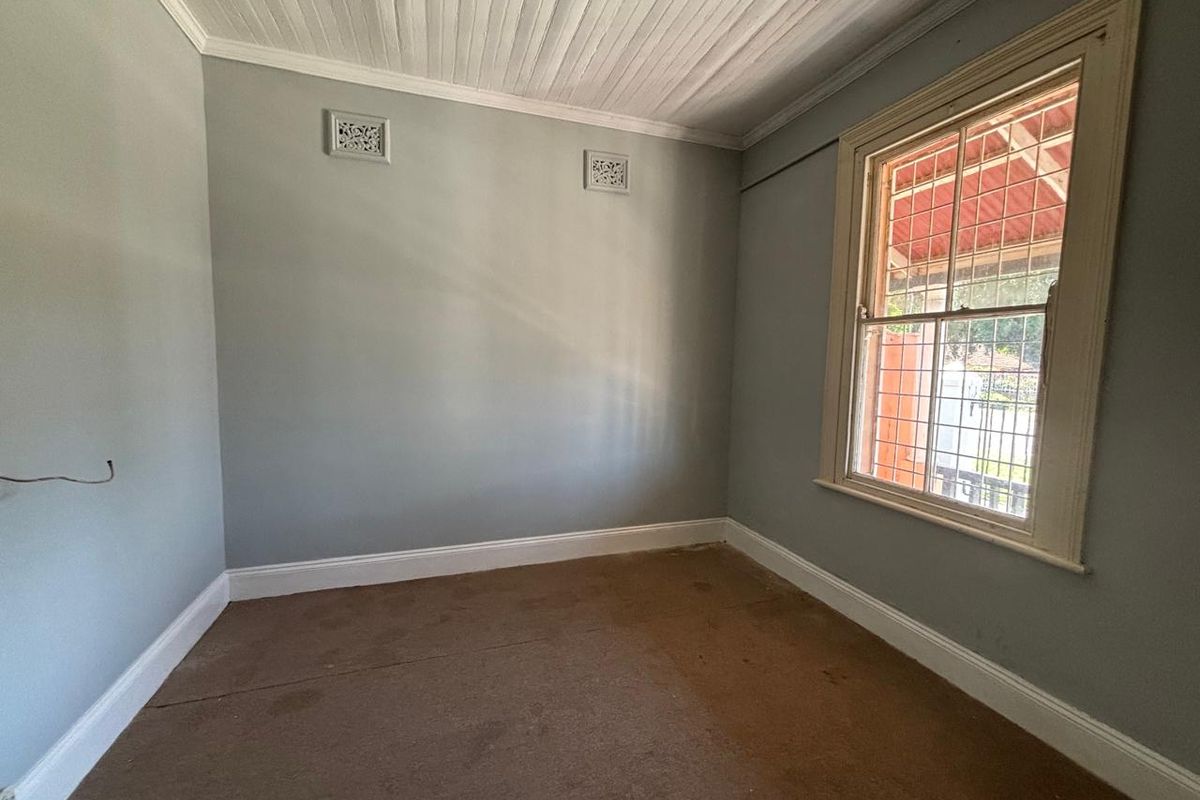5 roomed house with outbuildings for sale at R1 100 000-00. - Photo 2