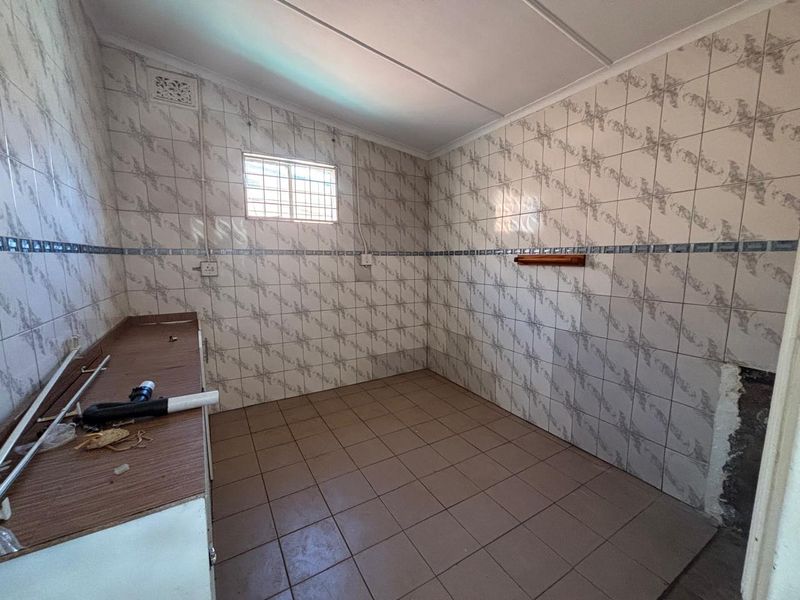 5 roomed house with outbuildings for sale at R1 100 000-00. - Photo 6