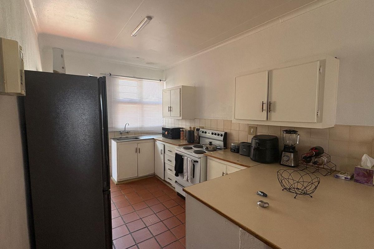 1 bedroom flat for sale - Photo 2