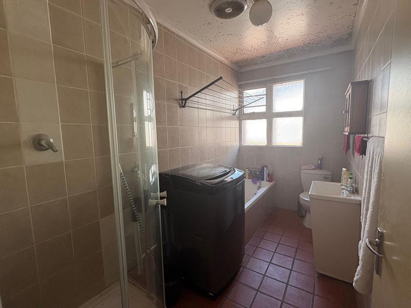 1 bedroom flat for sale - Photo 5