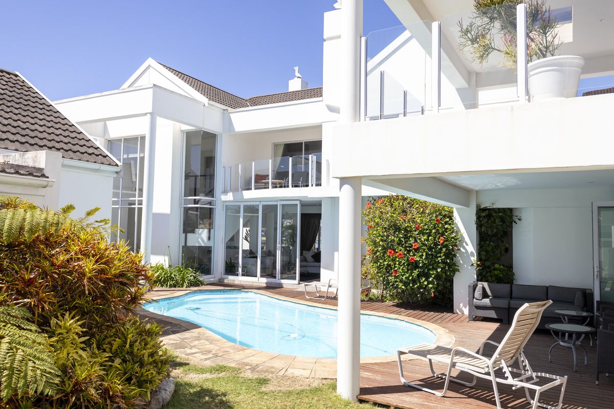 6 Bedroom Home for sale on the Royal Alfred Marina - Photo 2