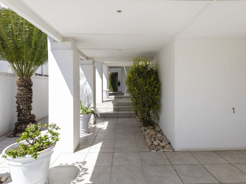 6 Bedroom Home for sale on the Royal Alfred Marina - Photo 5