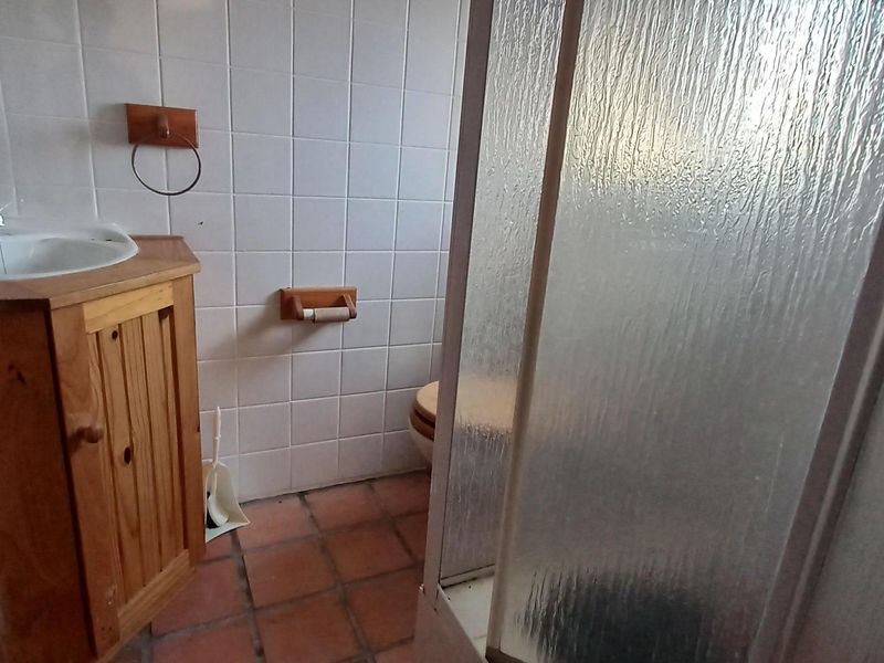 Spacious Home with Ocean and Mountain Views for Sale in Pringle Bay – Under Renovation - Photo 8