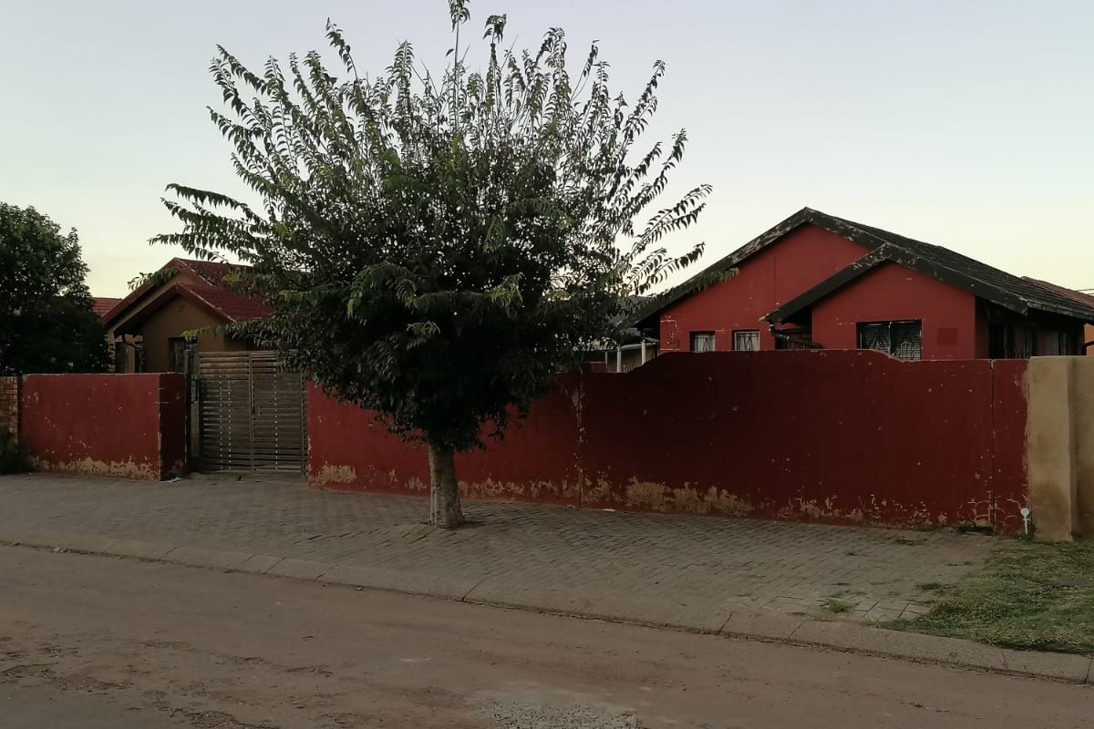 Your dream home awaits! - Photo 2