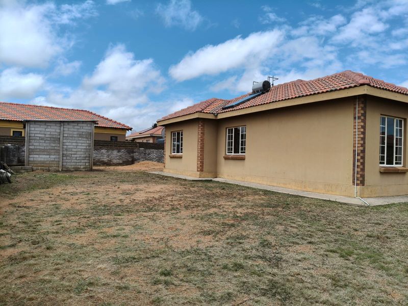 Secure, Stylish & Affordable – Your Move-In Ready Home Awaits! - Photo 3