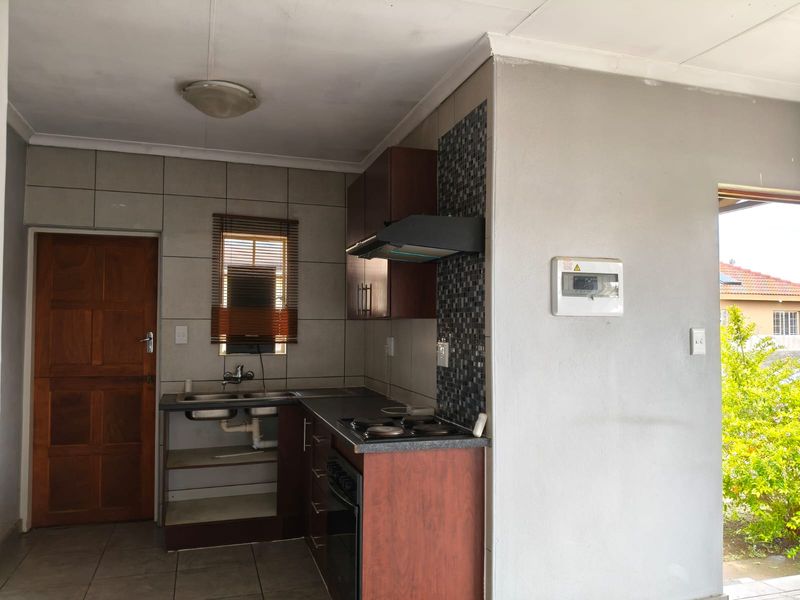 Secure, Stylish & Affordable – Your Move-In Ready Home Awaits! - Photo 4