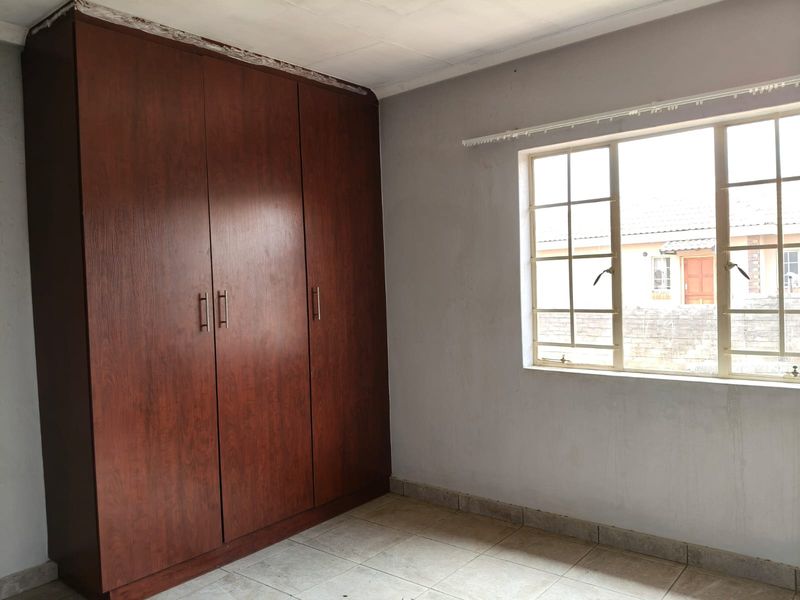 Secure, Stylish & Affordable – Your Move-In Ready Home Awaits! - Photo 9