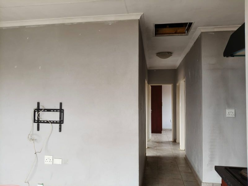 Secure, Stylish & Affordable – Your Move-In Ready Home Awaits! - Photo 7