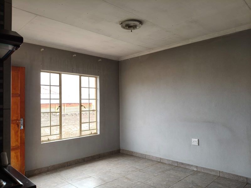 Secure, Stylish & Affordable – Your Move-In Ready Home Awaits! - Photo 6