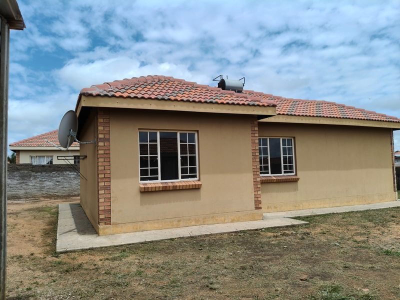 Secure, Stylish & Affordable – Your Move-In Ready Home Awaits! - Photo 2