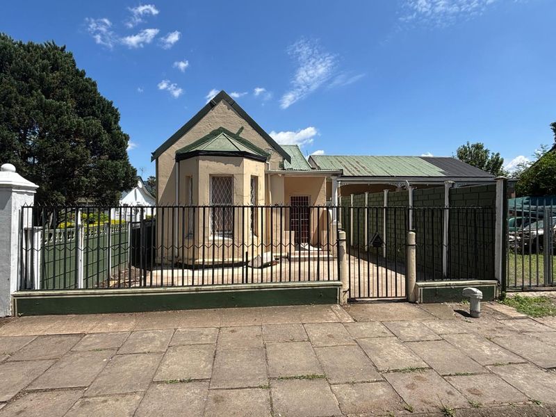 5 Roomed House for sale at R1 100 000-00 - Photo 1