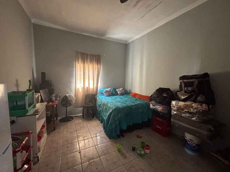 5 Roomed House for sale at R1 100 000-00 - Photo 4