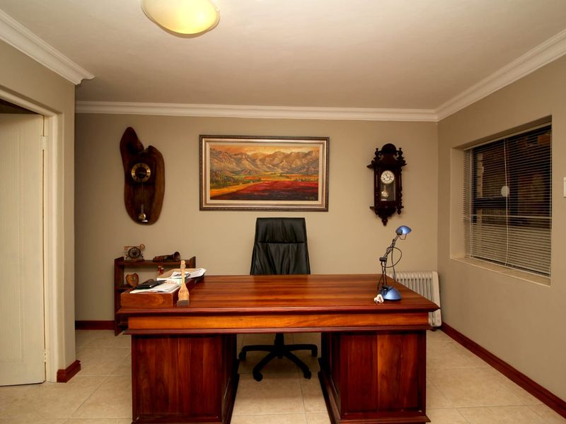 Dream Family Home in Village oe Sea — 5 Bedrooms, Flatlet & Incredible Views - Photo 6