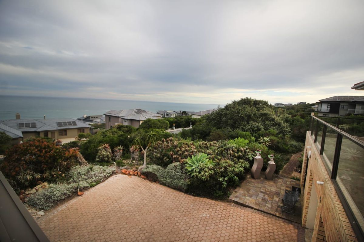 Dream Family Home in Village oe Sea — 5 Bedrooms, Flatlet & Incredible Views - Photo 4