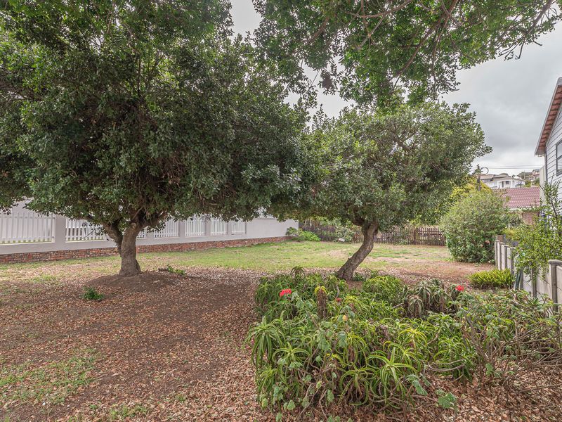Level erf walking distance from the ocean. - Photo 4
