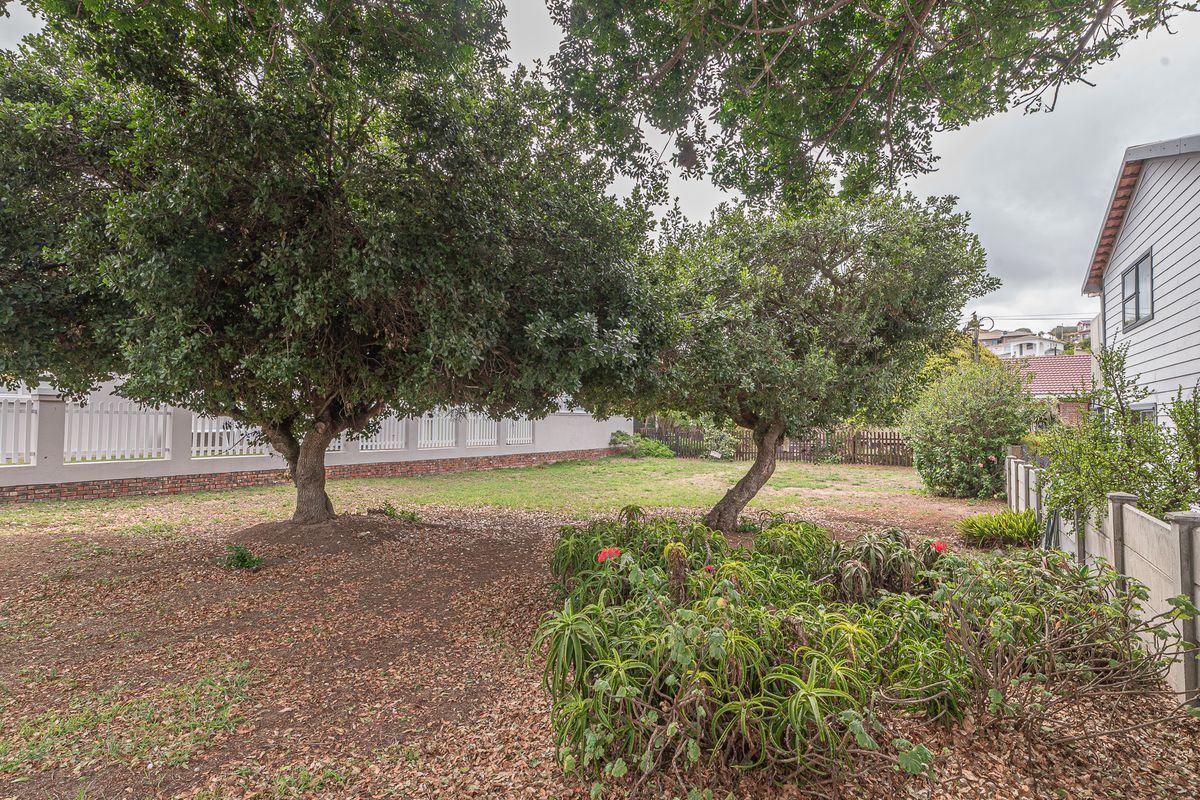 Level erf walking distance from the ocean. - Photo 4