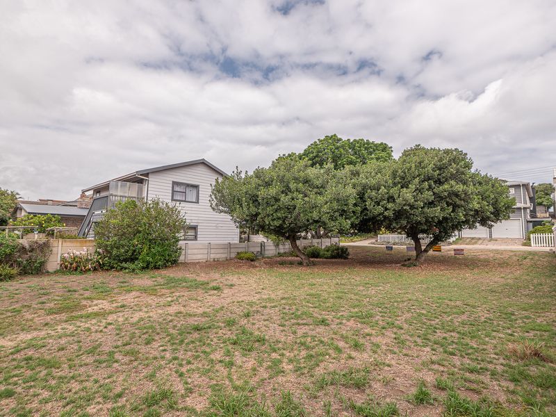 Level erf walking distance from the ocean. - Photo 2