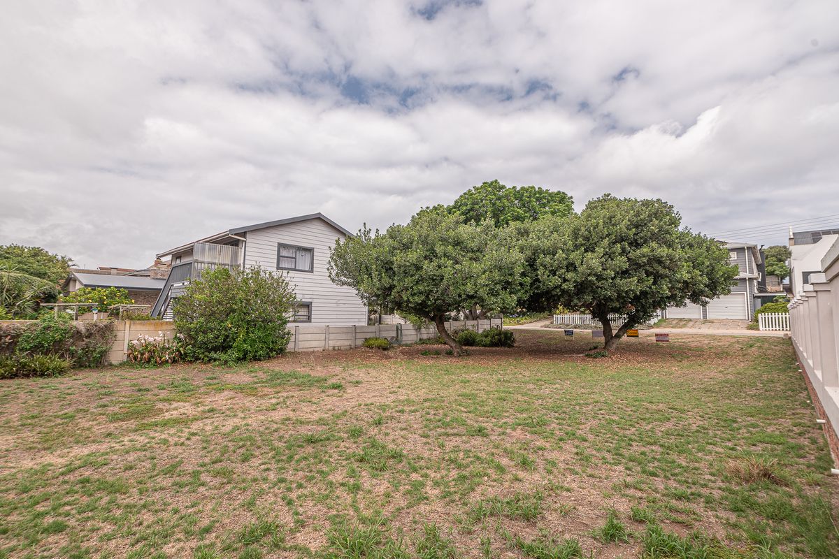 Level erf walking distance from the ocean. - Photo 2