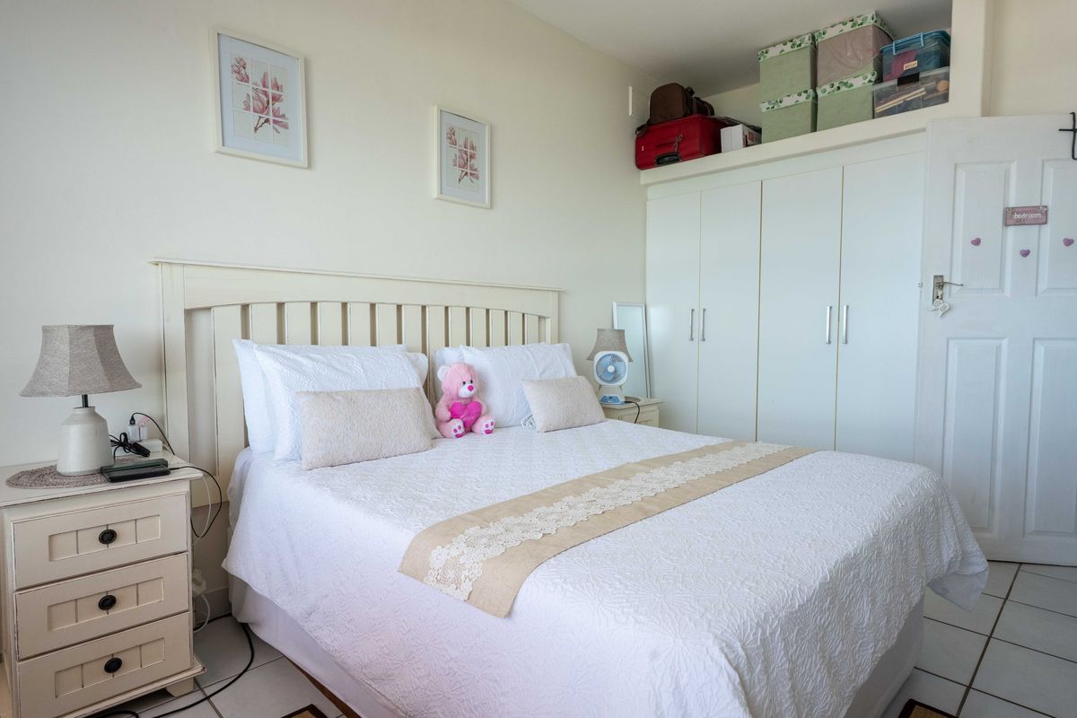 Beach front living in the heart of Scottburgh - Photo 5