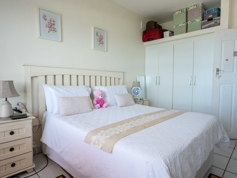 Beach front living in the heart of Scottburgh - Photo 5