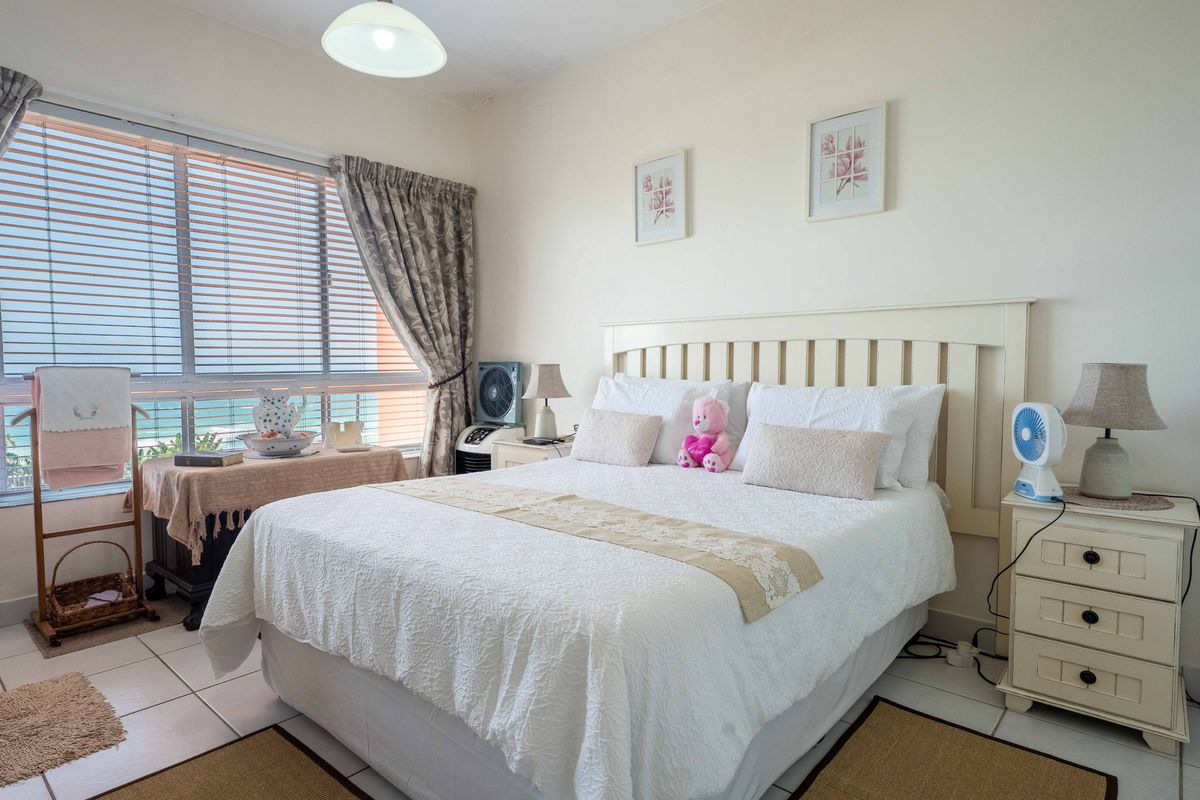 Beach front living in the heart of Scottburgh - Photo 4