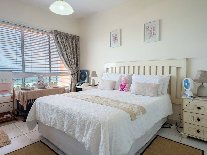 Beach front living in the heart of Scottburgh - Photo 4