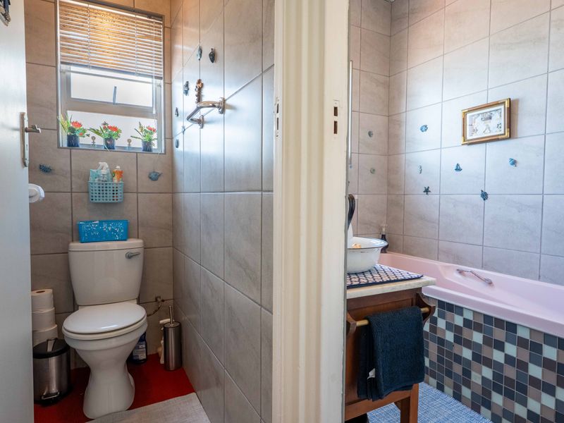 Beach front living in the heart of Scottburgh - Photo 7