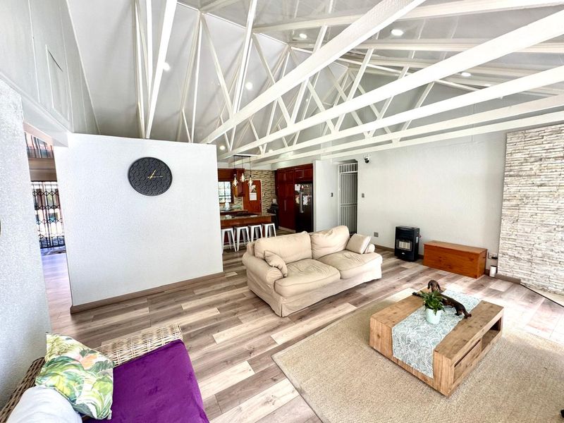 Elegant Family Living with Luxury Finishes, Solar Power & Stunning Entertainment Areas - Photo 9