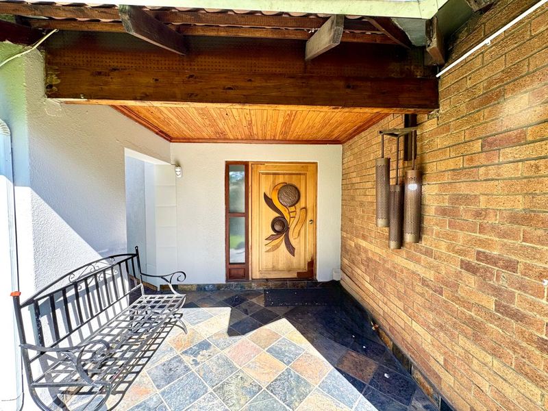 Elegant Family Living with Luxury Finishes, Solar Power & Stunning Entertainment Areas - Photo 5