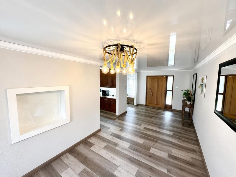 Elegant Family Living with Luxury Finishes, Solar Power & Stunning Entertainment Areas - Photo 7