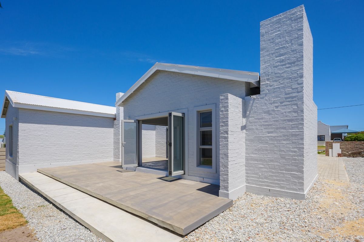 Brand-New Struisbaai Gem – Just 700m from the Main Beach! - Photo 5