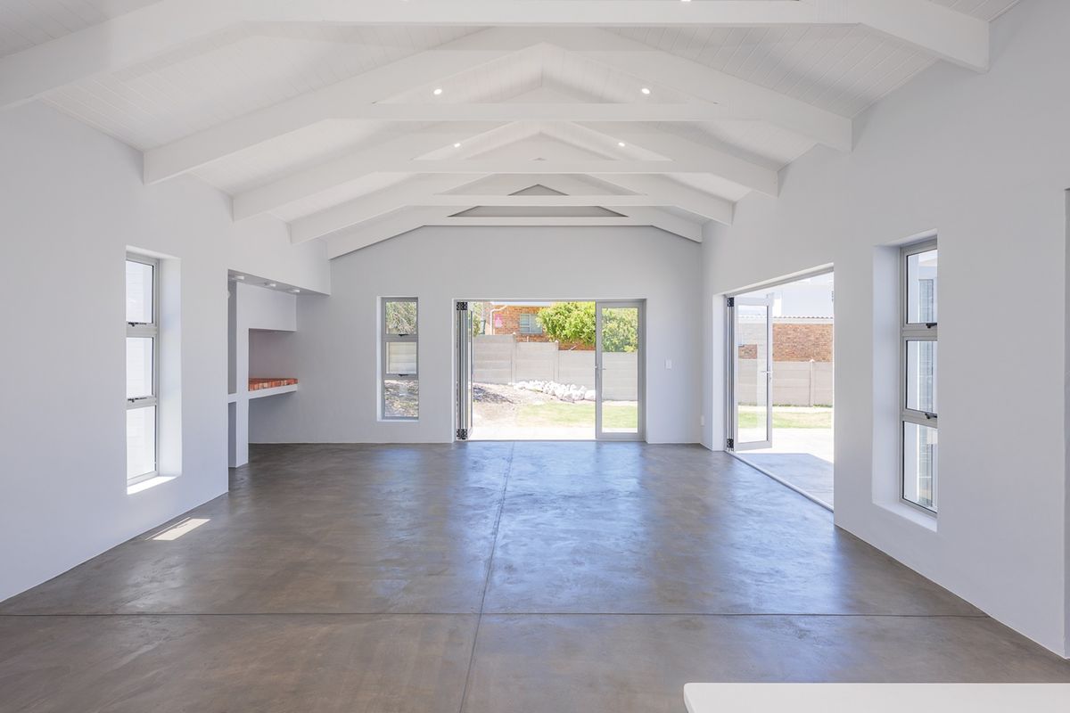 Brand-New Struisbaai Gem – Just 700m from the Main Beach! - Photo 3