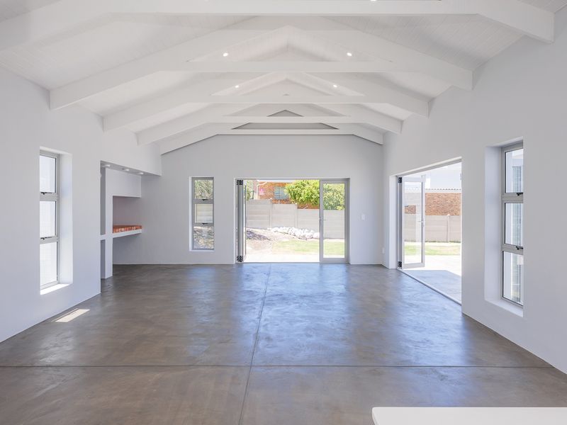 Brand-New Struisbaai Gem – Just 700m from the Main Beach! - Photo 3