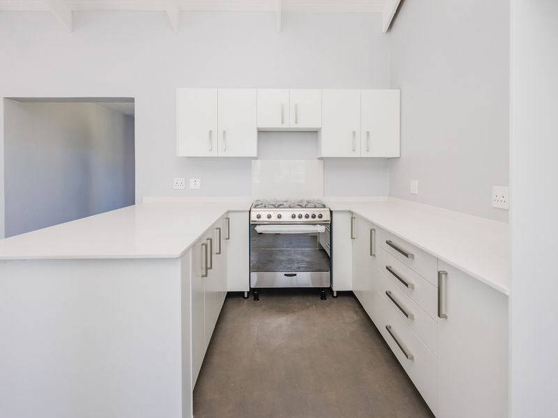 Brand-New Struisbaai Gem – Just 700m from the Main Beach! - Photo 9