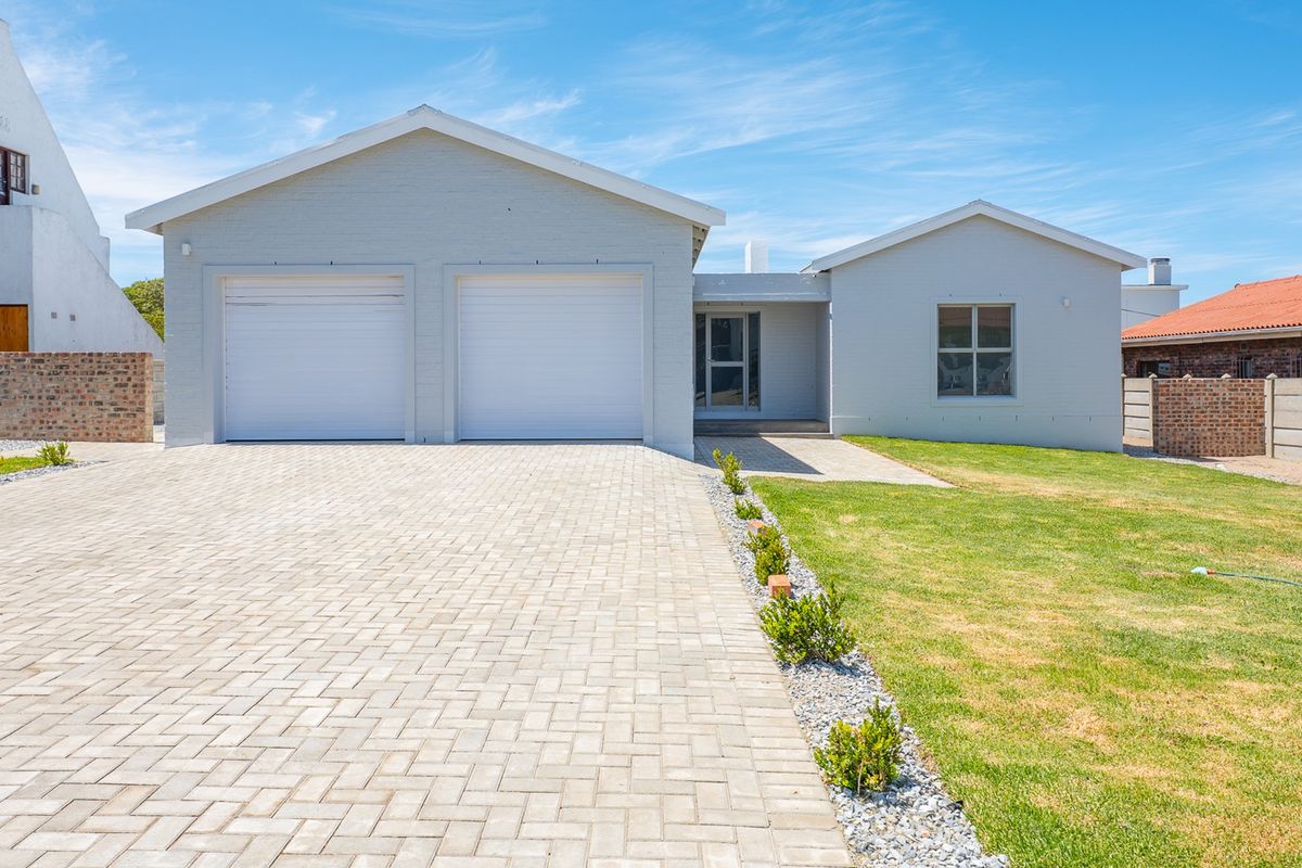 Brand-New Struisbaai Gem – Just 700m from the Main Beach! - Photo 2