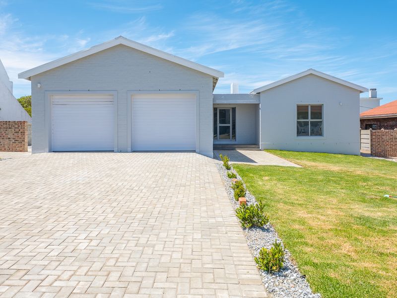 Brand-New Struisbaai Gem – Just 700m from the Main Beach! - Photo 2
