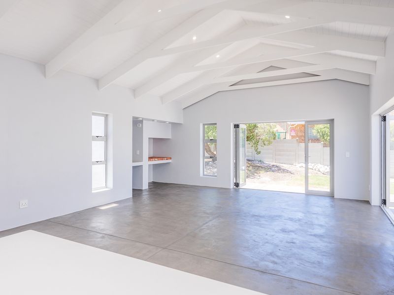 Brand-New Struisbaai Gem – Just 700m from the Main Beach! - Photo 8