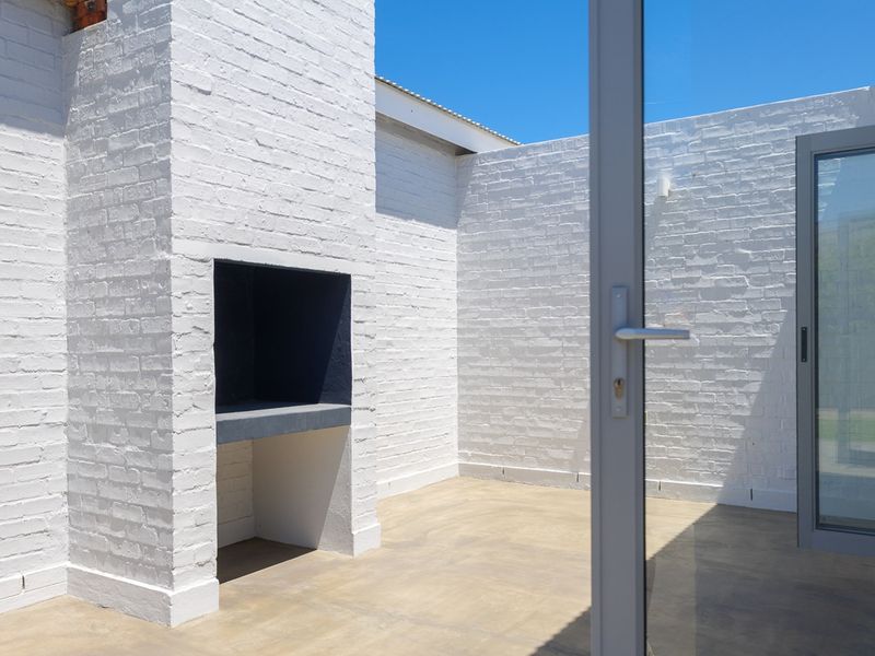 Brand-New Struisbaai Gem – Just 700m from the Main Beach! - Photo 6