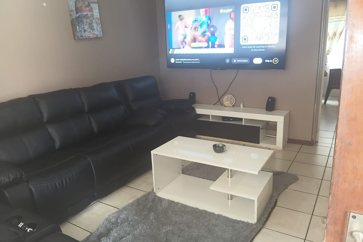 Two Bedroom Apartment For Sale in Die Bult - Photo 3