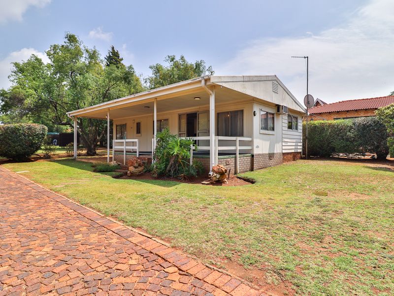 Stunning Holiday Retreat on the Banks of the Vaal Dam – Port o, call Vaal Marina. - Photo 2