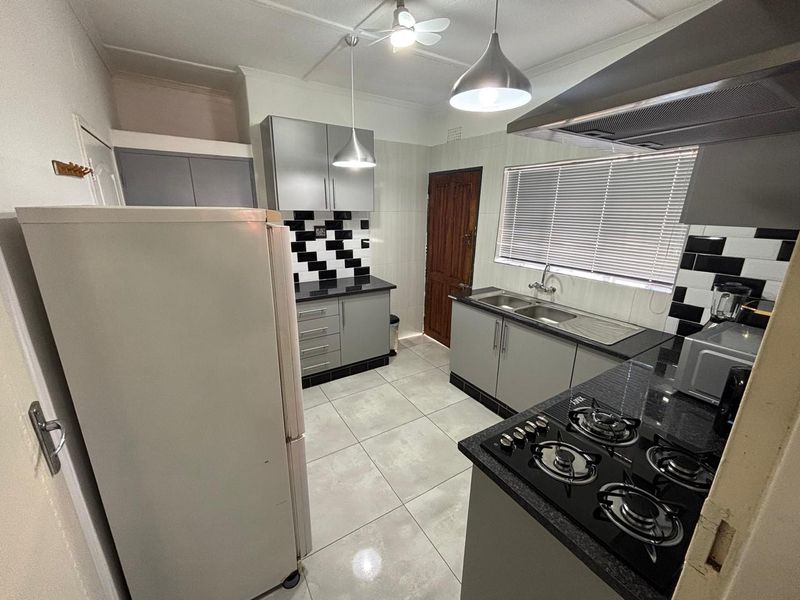 Modern Newly Renovated Family Home For Sale In Evander! - Photo 4