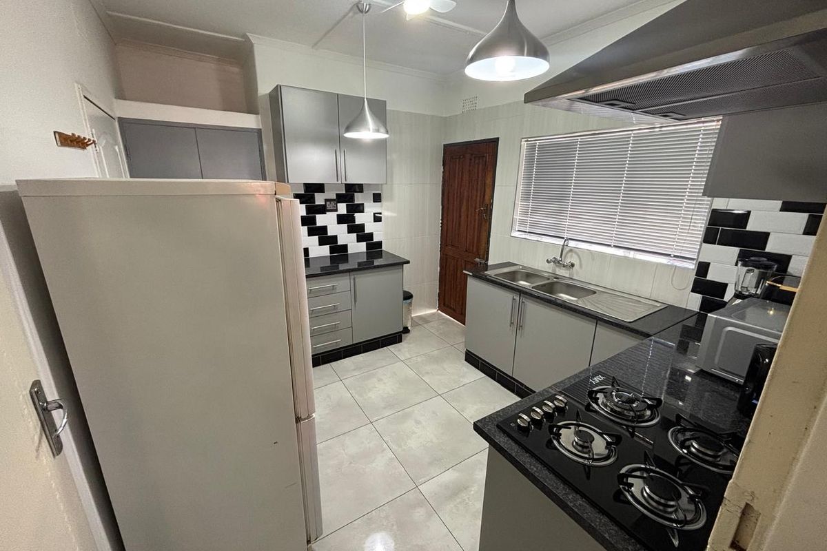 Modern Newly Renovated Family Home For Sale In Evander! - Photo 4