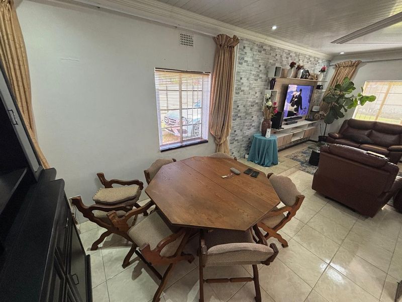 Modern Newly Renovated Family Home For Sale In Evander! - Photo 6
