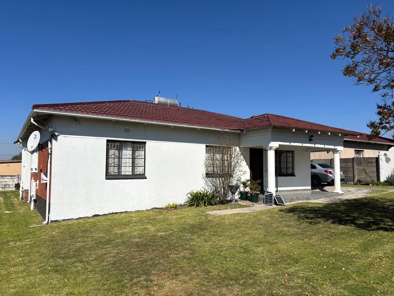 Modern Newly Renovated Family Home For Sale In Evander! - Photo 2