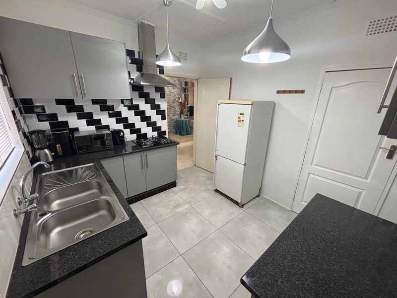Modern Newly Renovated Family Home For Sale In Evander! - Photo 3