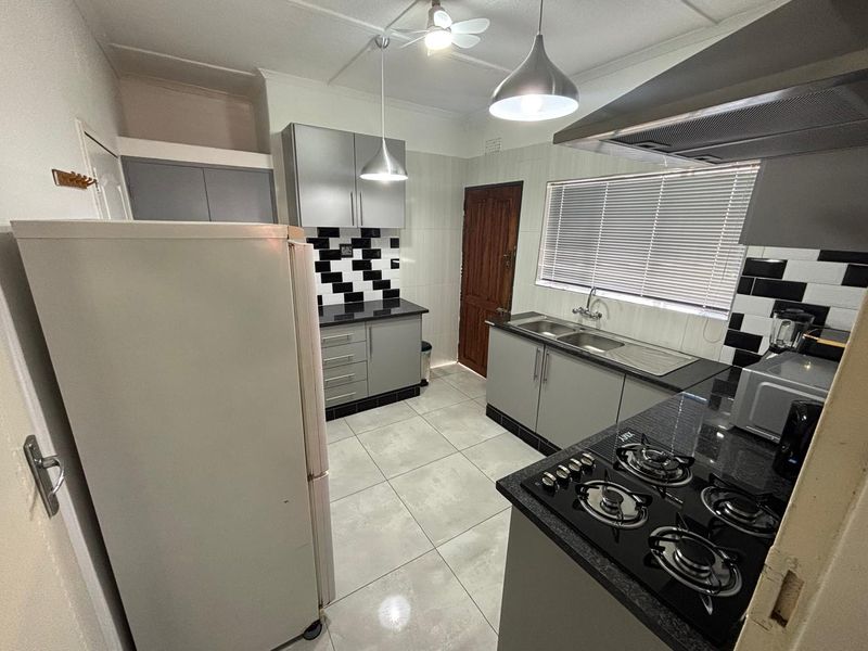 Modern Newly Renovated Family Home For Sale In Evander! - Photo 5