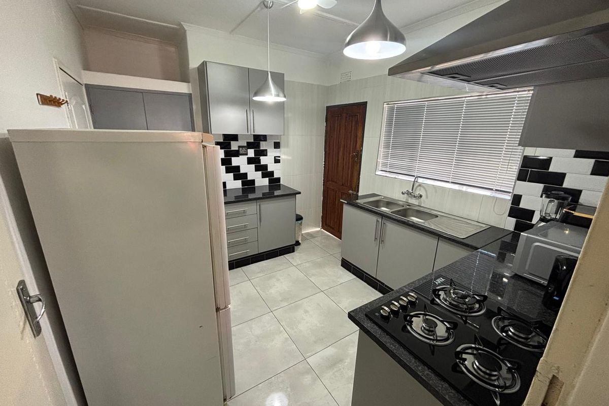 Modern Newly Renovated Family Home For Sale In Evander! - Photo 5